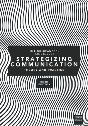 Bogcover til Strategizing Communication